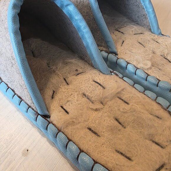 Authentic Mongolian Men's Slippers - Picture 8 of 8